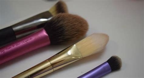 The Idiots Guide How To Clean Makeup Brushes And Sponges
