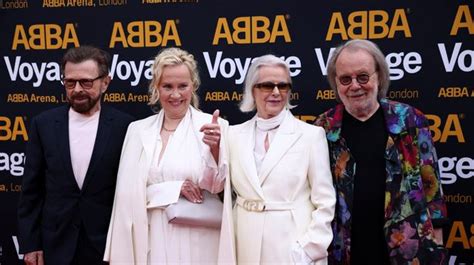 abba emotional after reuniting in uk for first time in 40 years mirror online