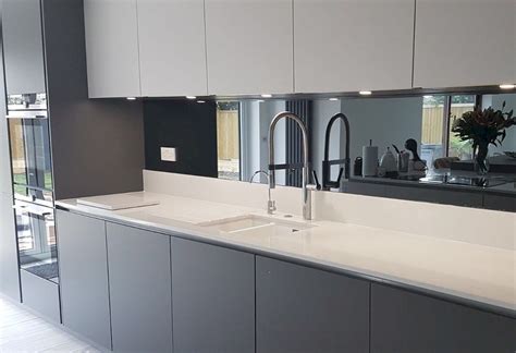 03 Gorgeous Kitchen Backsplash Tile Ideas In 2020 Interior Design Kitchen Kitchen Mirror