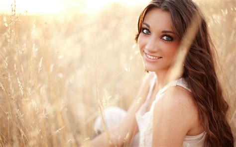 X Brunette Brown Eyed Smiling Grass Sunlight Wallpaper Coolwallpapers Me