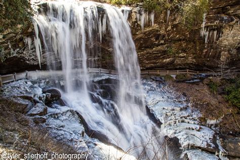 Icy Waterfall Dry Falls In North Carolina Oc 5616×3744