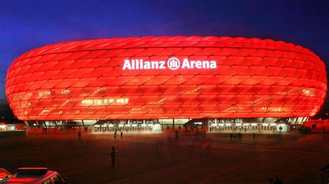 The famous fc bayern munich and the. La casa de nuestro rival | Allianz Arena de Munich | La ...