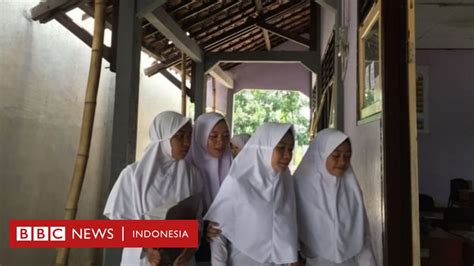 Kewajiban Jilbab Di Riau Antara Kearifan Lokal Dan Pelanggaran