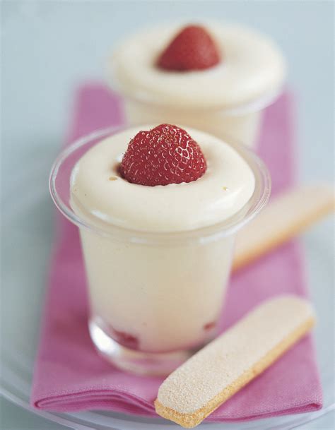 Fraises et sabayon au marsala pour 6 personnes Recettes Elle à Table