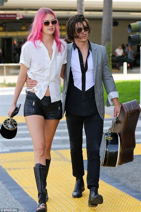 15.01.2019 · alex turner's girlfriend is taylor bagley. Alex Turner's pink-haired girlfriend Taylor Bagley shows legs in hotpants | Daily Mail Online