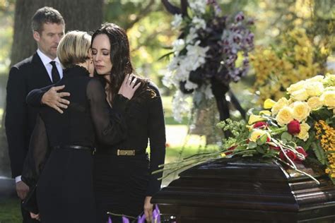 ‘revenge victoria bans emily from daniel s funeral — season 4 episode 11 recap hollywood life