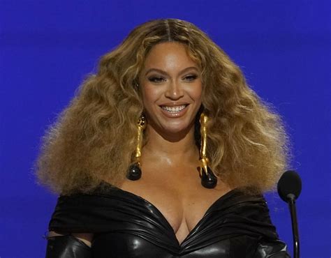 The Queenperiod Beyoncé Just Became The Most Awarded Singer In Grammy Historymale Or Female