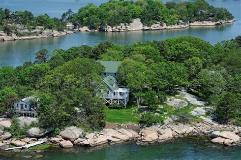 Queen Of The Thimble Islands Island Island House Green Lawn