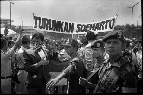 Apa Itu Gerakan Reformasi 1998 Aksi Monumental Mahasiswa Yang Berhasil Lengserkan Soeharto