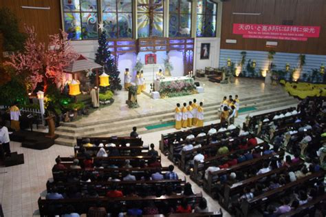 Merangkai bunga altar untuk dekorasi pernikahan. 40+ Koleski Terbaik Dekorasi Altar Gereja Natal - House on ...
