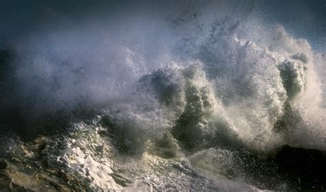 Crashing Waves · Free Stock Photo