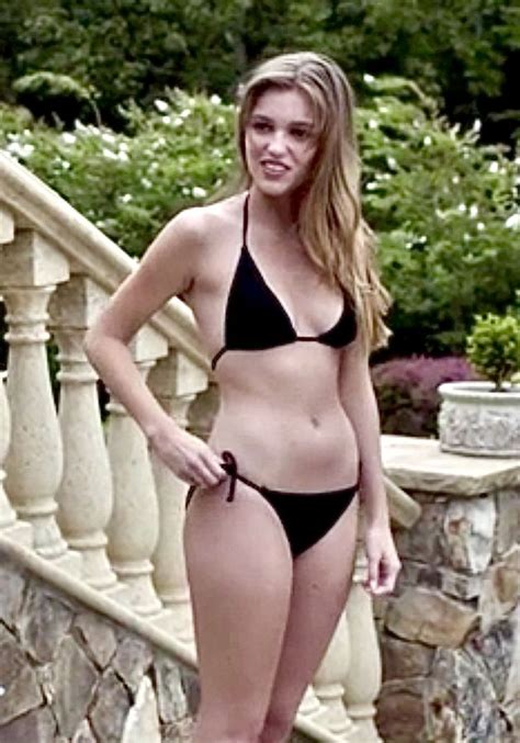 9 Hot Sexy Lili Simmons Bikini Pics