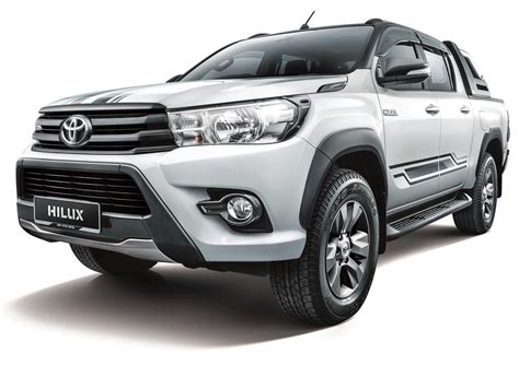 So i'm at maeps malaysia autoshow 2017 and they have a great offroad setup for the hilux and i decided to have a little bit of fun. UMW Toyota Introduces 3 Hilux 2.4G Variants; One Is ...