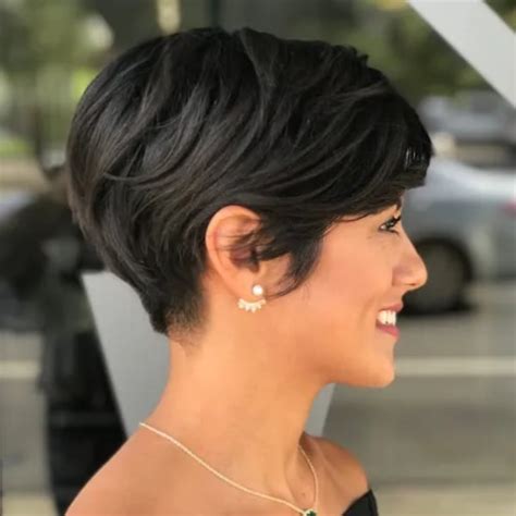35 Best Short Hairstyles And Haircuts For Thick Hair In 2023