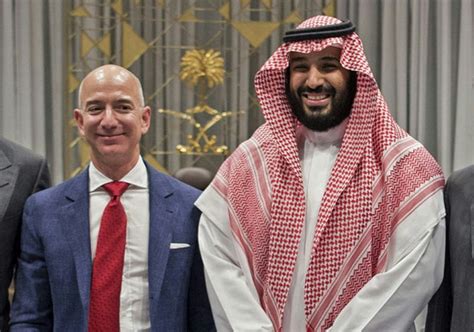 Jeff bezos has commissioned a $500 million mega yacht said to be longer than a football field and will come with its own supporting yacht with a helipad. Une enquête évoque le piratage du portable de Jeff Bezos ...