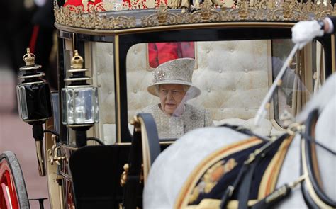 Once elizabeth turned 21, her engagement to the duke of edinburgh was officially. Pictures: Queen Marks Official Birthday with Trooping the ...