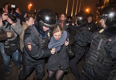 Police Detain 420 People Near Red Square Protesters Fear Post Olympic