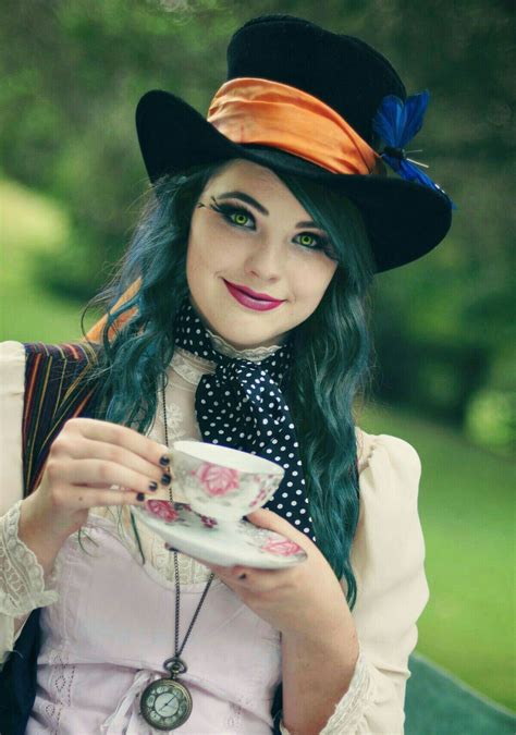 Pin By Psyche336 On Em Branco Mad Hatter Cosplay Female Mad Hatter