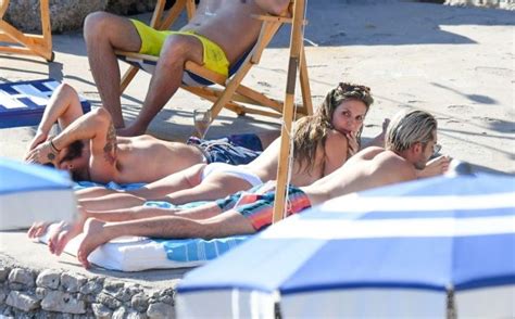 Heidi Klum Fappening Nude In Capri 6 Photos The Fappening