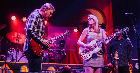 Tedeschi Trucks Band Performs Full I Am The Moon Iii The Fall To Open Beacon Residency