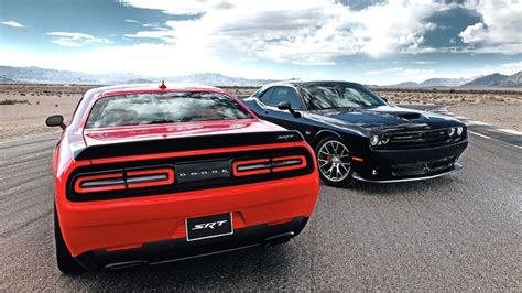 Dodge Challenger Scatpack Vs Hellcat Youtube