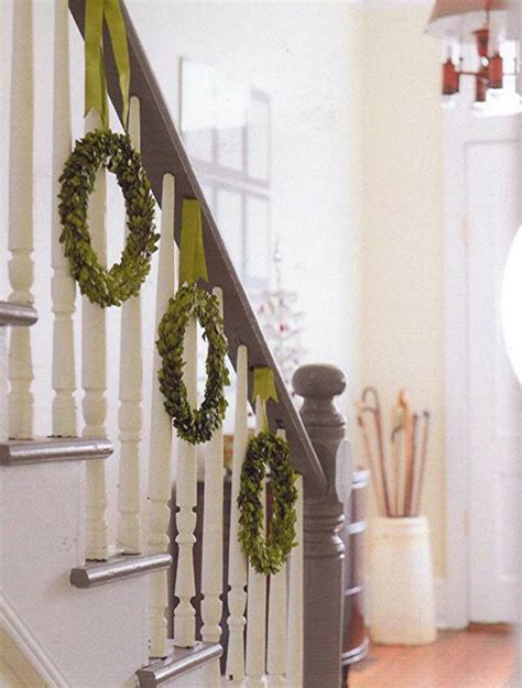 See creative decorating ideas to take your staircase to the next level this christmas. 35 Amazing Christmas Staircase With Banister Ornaments ...