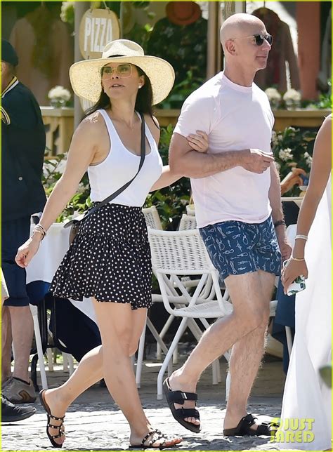 Jeffrey preston bezos is an american technology and retail entrepreneur, investor, electrical engineer, computer jeff bezos is single. Amazon's Jeff Bezos Continues Vacation with Girlfriend ...