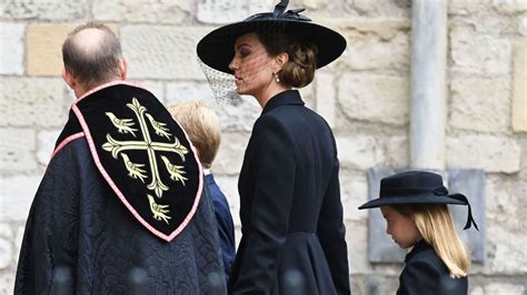 Kate Middleton Chignon Diamants Et Perles La Princess Closer