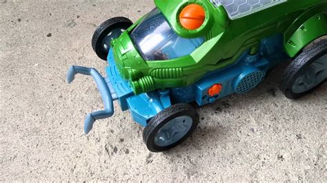 We guarantee live delivery 24 hours after arrival of product. Cricket Drives A Car! Bug Racer! Live Cricket Needed! - YouTube