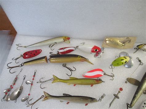 Vintage Fishing Lure Lot Assortment Lures Spoons Spinners Plugs Ect Ebay