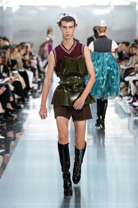 View the runway show for the new autumn winter 2020 collection on the official maison margiela store. MAISON MARGIELA SPRING SUMMER 2020 COLLECTION | The Skinny ...