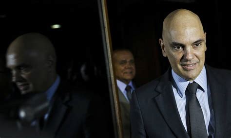 'grupo de whatsapp virou organização criminosa', ironiza flávio bolsonaro após alexandre de moraes abrir nova investigação ministro do supremo tribunal federal arquivou inquérito dos. Alexandre de Moraes entrega ao Senado currículo de 109 ...