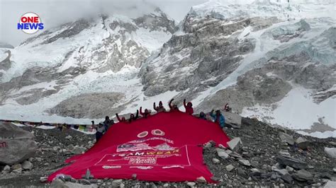 Pendaki Wanita Malaysia Berjaya Tawan Everest Base Camp Youtube