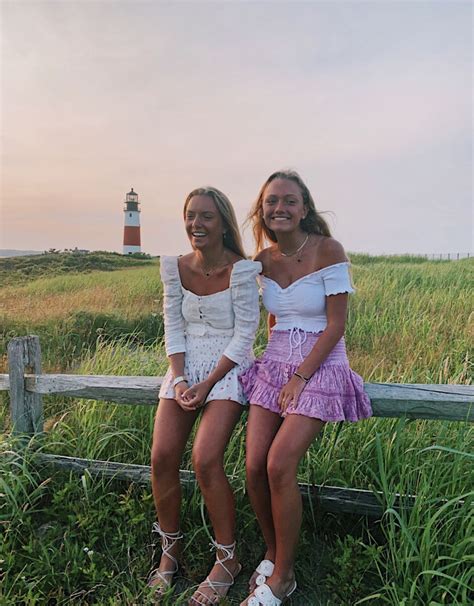 𝚙𝚒𝚗𝚝𝚎𝚛𝚎𝚜𝚝 𝚎𝚕𝚎𝚗𝚊𝚟𝚒𝚕𝚊𝚊 ☆ friend photoshoot preppy girl girl