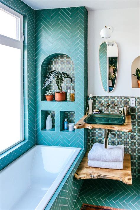 Dieser wunderschöne waschtisch überzeugt mit wunderschönem design im romantischen stil, hochwertigen materialien und durchdachten funktio 16 elegante mediterrane Badezimmer Interiors, die Sie in ...