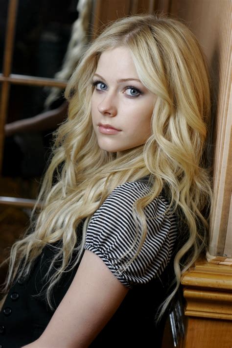 Female Singers Avril Lavigne Pictures Gallery 2