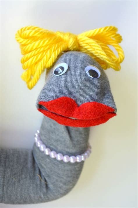 Make This Adorable Sock Puppet In Just 10 Minutes Diy Sock Puppets