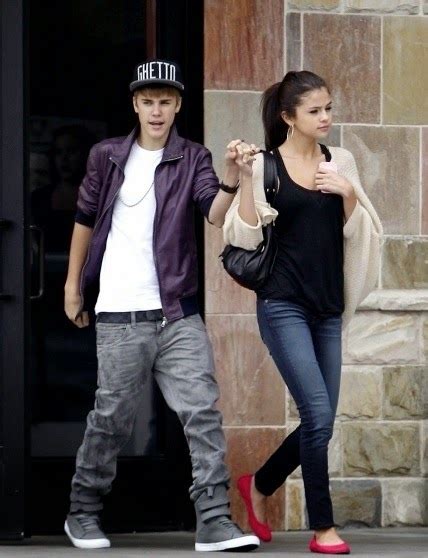 Selena Gomez And Justin Biebers Best Pda Moments ~ Celebrity News