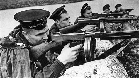 How The Red Army Fought With The Favorite Gun Of American Gangsters In