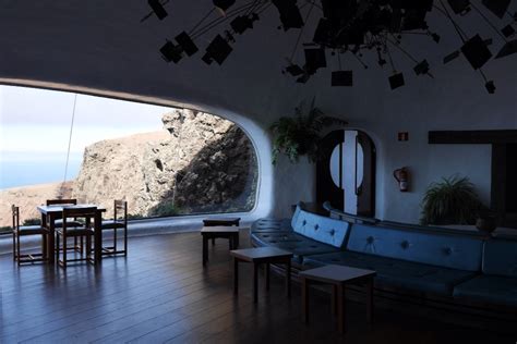 The césar manrique house museum is located in a handsome palm grove in the picturesque village of haria, which still conserves many of lanzarote's traditions. Mirador del Rio & Fundación César Manrique - S/Y CHULUGI ...