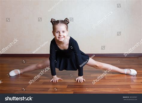 Happy Little Girl Gymnast Stock Photo 185330507 Shutterstock
