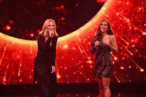 Sie wurde als teilnehmerin der castingshow deutschland sucht den superstar bekannt, bei der sie 2011 in der achten staffel den zweiten platz belegte. Pretty in Plüsch: Frauenpower Pur: Sarah und Michelle ...