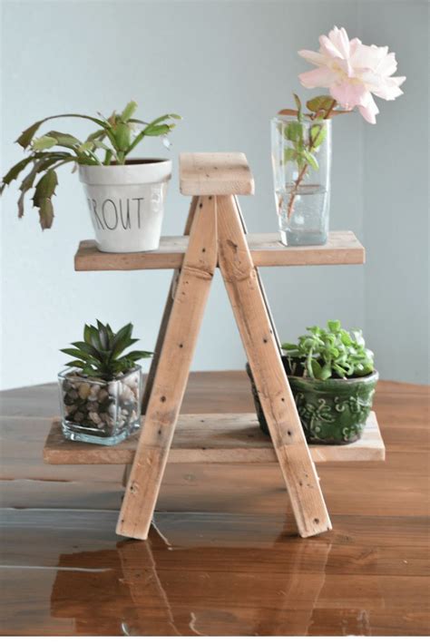 Easy Wood Home Decor Diys A Fresh Squeezed Life Diy Plant Stand