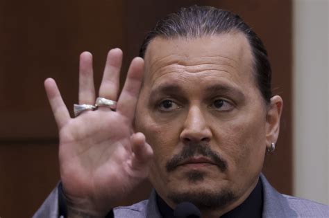 what happened to johnny depp s finger the us sun