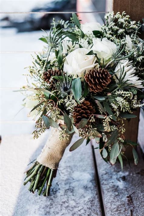 27 Traditional And Modern Christmas Wedding Bouquets Weddingomania