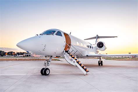 How To Fly On A Private Jet 7 Steps To Booking A Private Jet Charter