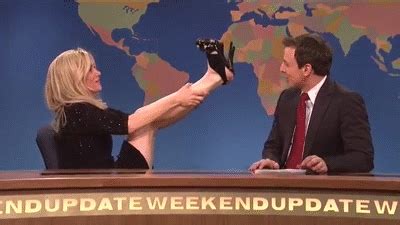 Kristen Wiig Interview Late Night With Seth Meyers On Make A Gif