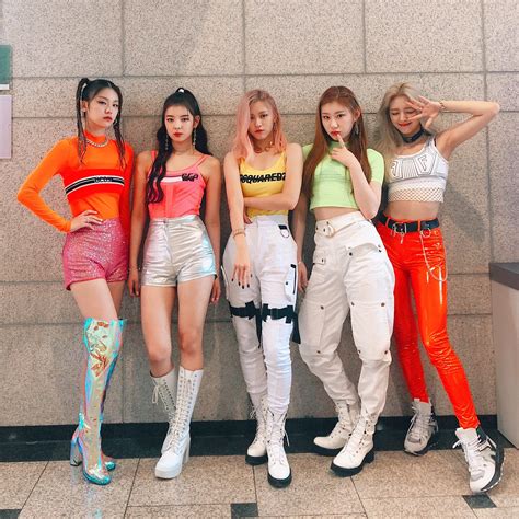 Itzy On Twitter Kpop Outfits Itzy Kpop Fashion