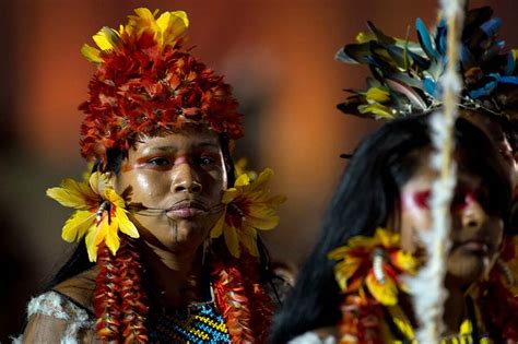 Gesänge Tänze und heiliges Feuer prägen Eröffnung der Indigenen Weltspiele BrasilienPortal