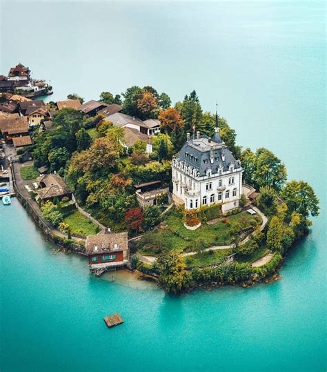 Hrad Iseltwald Jezero Brienz Švýcarsko 📍 S Kým Byste Navštívil